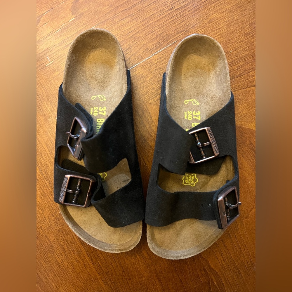 Brand new Birkenstock Arizonas in Mocha